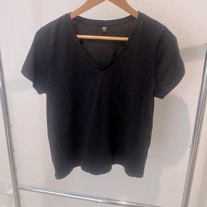 Uniqlo 100% cotton black v-neck T-shirt in size Medium